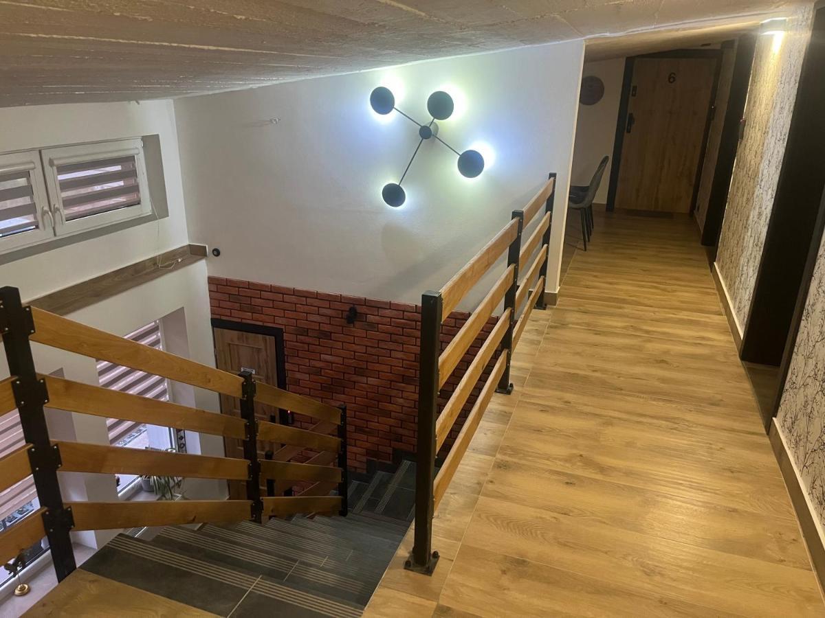 Aparthotel Happy 4 Krosno Exterior foto